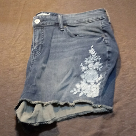 Torrid denim shorts - Picture 5 of 6